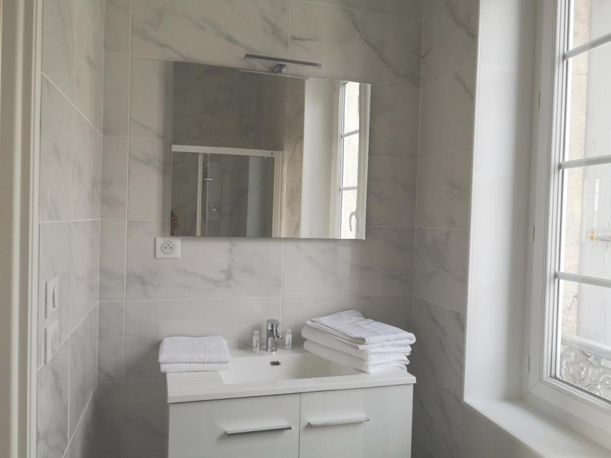 T2 De 55M2 Avec Toit Terrasse, Hyper Centre, Wifi, Draps, Savons Et Serviettes Fournis Cognac Pokój zdjęcie