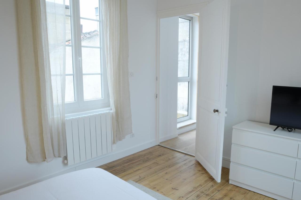 T2 De 55M2 Avec Toit Terrasse, Hyper Centre, Wifi, Draps, Savons Et Serviettes Fournis Cognac Zewnętrze zdjęcie